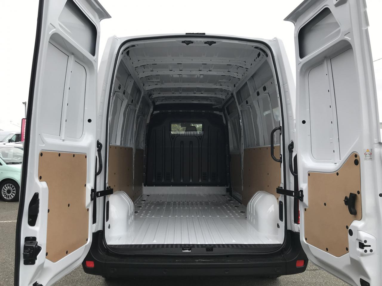 RENAULT Master Confort F3500 L3H2 2.3 Blue dCi - 135 III FOURGON Fourgon L3H2 Traction PHASE 3 - Furgon: foto 3 RENAULT Master Confort F3500 L3H2 2.3 Blue dCi - 135 III FOURGON Fourgon L3H2 Traction PHASE 3 - Furgon: foto 3