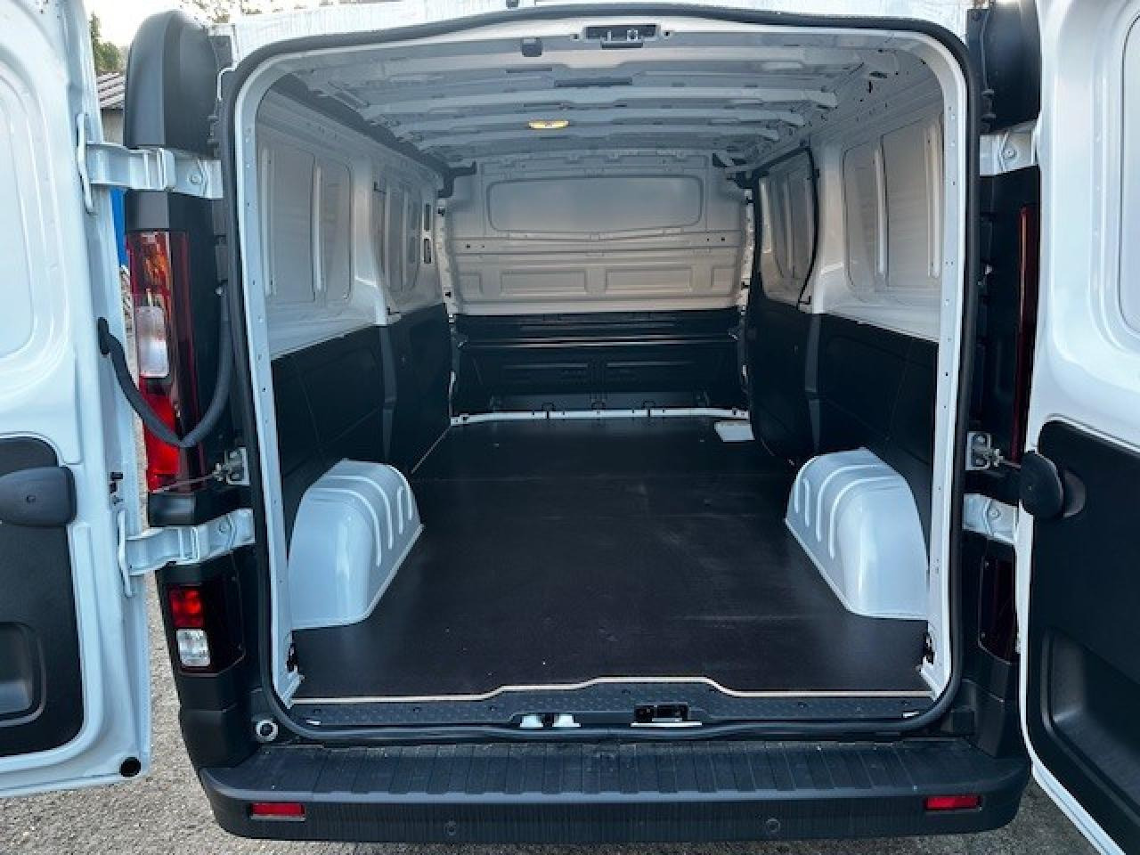 RENAULT Trafic L2H1 3000 Kg 2.0 Blue dCi - 130 2024 III FOURGON Fourgon Advance L2H1 PHASE 3 - Furgon: foto 3 RENAULT Trafic L2H1 3000 Kg 2.0 Blue dCi - 130 2024 III FOURGON Fourgon Advance L2H1 PHASE 3 - Furgon: foto 3