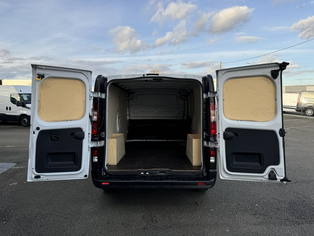 RENAULT Trafic L2H1 3000 Kg 2.0 Blue dCi - 130 III FOURGON Fourgon Grand Confort L2H1 PHASE 3 - Furgon: foto 3 RENAULT Trafic L2H1 3000 Kg 2.0 Blue dCi - 130 III FOURGON Fourgon Grand Confort L2H1 PHASE 3 - Furgon: foto 3