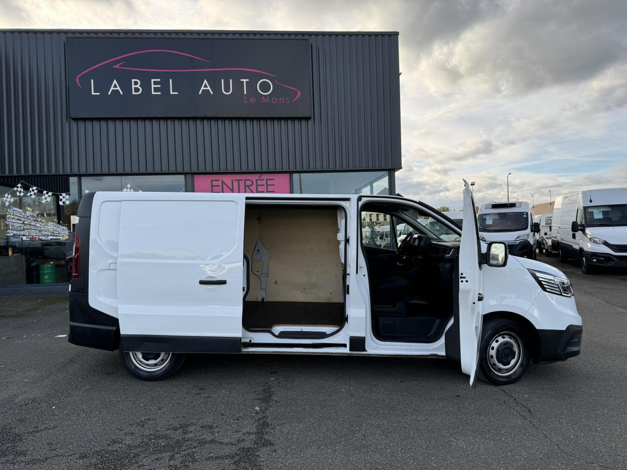 RENAULT Trafic L2H1 3000 Kg 2.0 Blue dCi - 130 III FOURGON Fourgon Grand Confort L2H1 PHASE 3 - Furgon: foto 1 RENAULT Trafic L2H1 3000 Kg 2.0 Blue dCi - 130 III FOURGON Fourgon Grand Confort L2H1 PHASE 3 - Furgon: foto 1