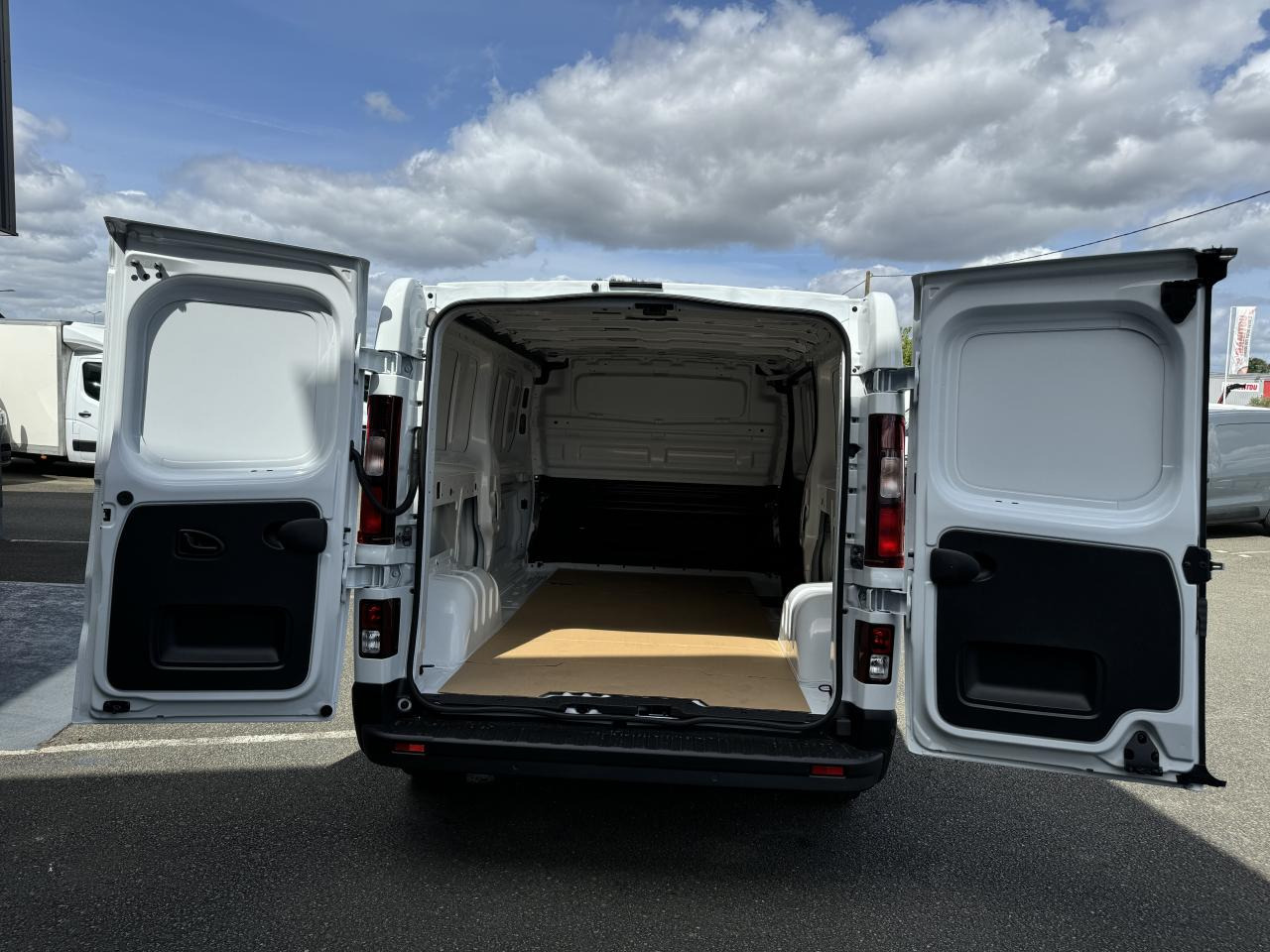 RENAULT Trafic L2H1 3000 Kg 2.0 Blue dCi - 170 2024 III FOURGON Fourgon Advance L2H1 PHASE 3 - Furgon: foto 4 RENAULT Trafic L2H1 3000 Kg 2.0 Blue dCi - 170 2024 III FOURGON Fourgon Advance L2H1 PHASE 3 - Furgon: foto 4