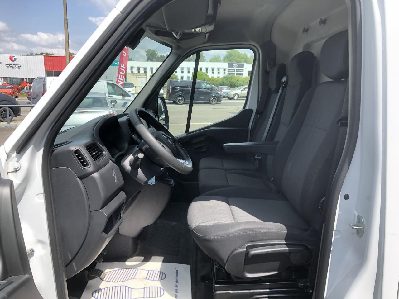 Renault Master F3300 L2H2 2.3 BLUE DCI 135CH GRAND CONFORT EURO6 - Furgon: foto 4 Renault Master F3300 L2H2 2.3 BLUE DCI 135CH GRAND CONFORT EURO6 - Furgon: foto 4