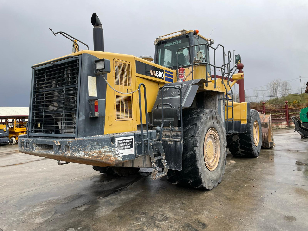 KOMATSU WA600-6 - Fadrom me goma: foto 2 KOMATSU WA600-6 - Fadrom me goma: foto 2