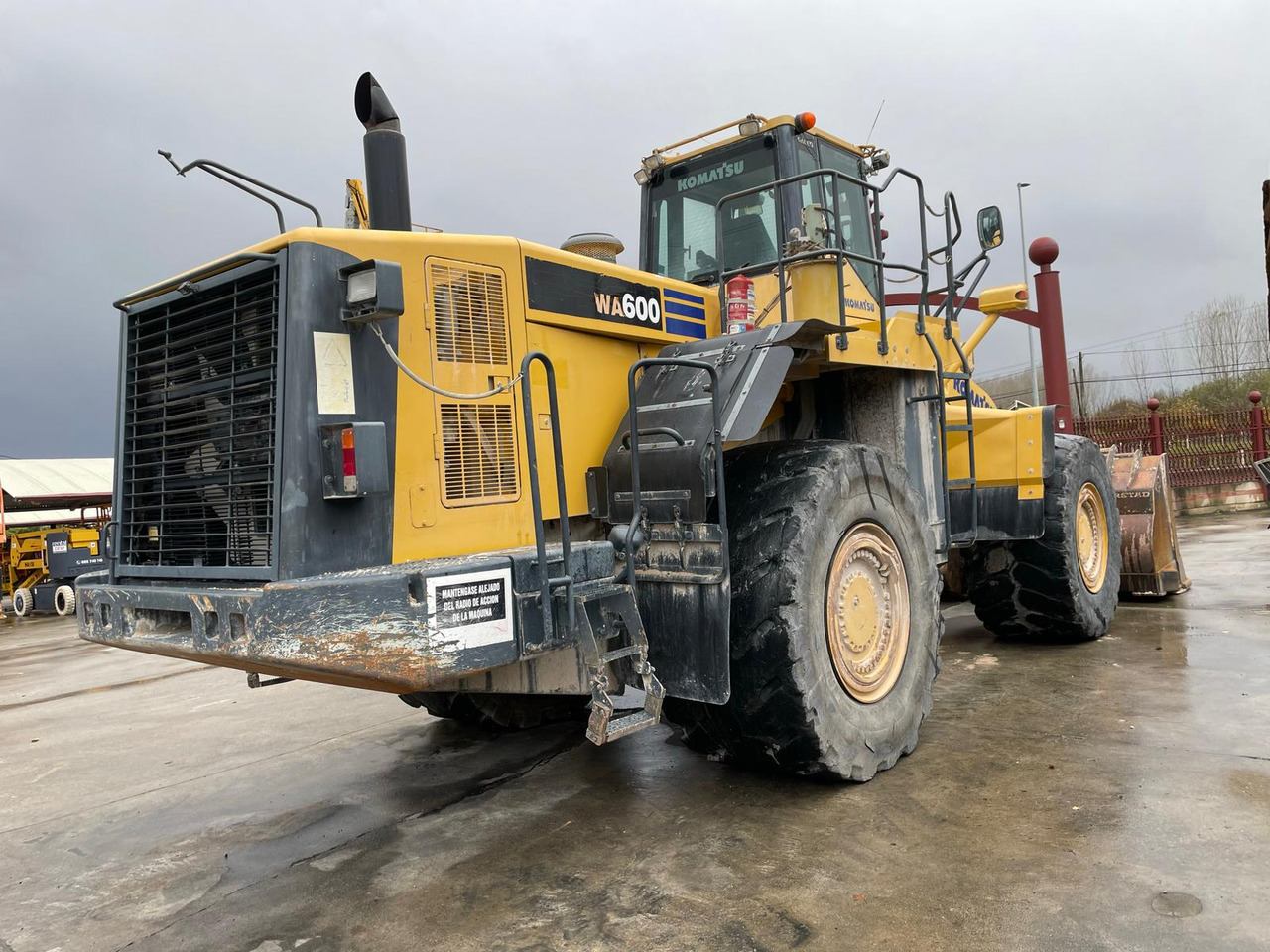 KOMATSU WA600-6 - Fadrom me goma: foto 4 KOMATSU WA600-6 - Fadrom me goma: foto 4