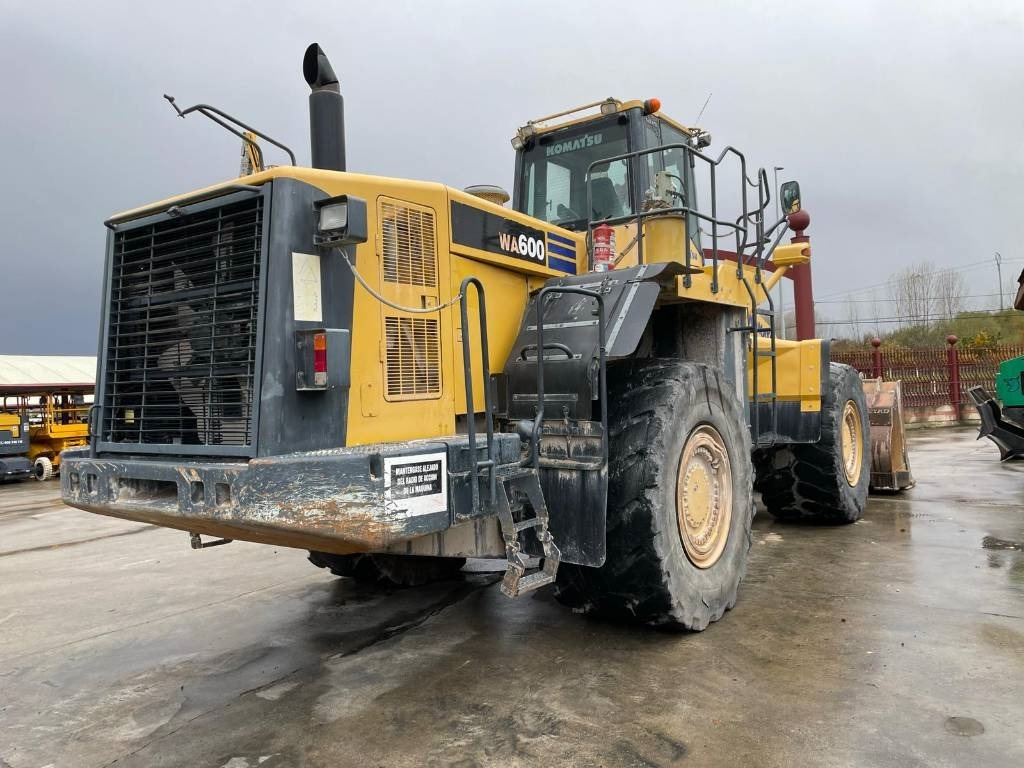 Komatsu WA 600-6 - Fadrom me goma: foto 2 Komatsu WA 600-6 - Fadrom me goma: foto 2