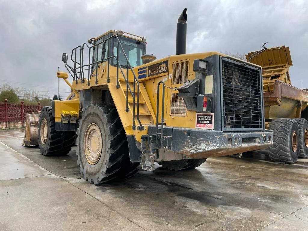 Komatsu WA 600-6 - Fadrom me goma: foto 1 Komatsu WA 600-6 - Fadrom me goma: foto 1