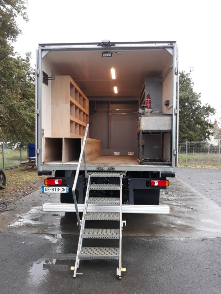 Renault D 13 HIGH K P4X2 280CV Double cabine 6 places - Kamion vagonetë: foto 5 Renault D 13 HIGH K P4X2 280CV Double cabine 6 places - Kamion vagonetë: foto 5