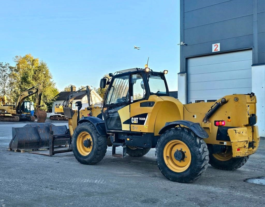 CAT TH 360 B - Ekskavator teleskopik: foto 4 CAT TH 360 B - Ekskavator teleskopik: foto 4