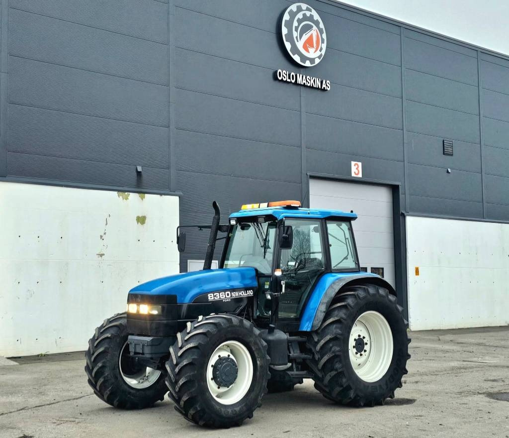 New Holland 8360 DT - Traktor: foto 1 New Holland 8360 DT - Traktor: foto 1