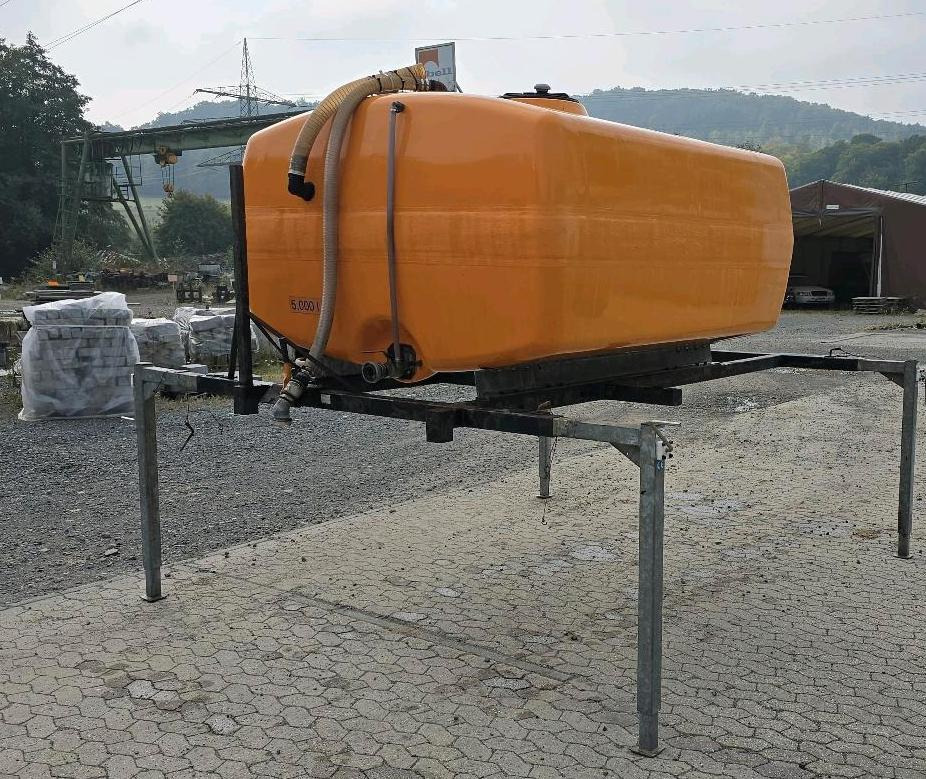 Dücker 5m3 Wassertank Wasserfass für Unimog UGE UGN 405 U300 400 500 427 430 LKW Boschung wassertank Laugentank Bewässerung 5000liter - Kontejner cisternë: foto 2 Dücker 5m3 Wassertank Wasserfass für Unimog UGE UGN 405 U300 400 500 427 430 LKW Boschung wassertank Laugentank Bewässerung 5000liter - Kontejner cisternë: foto 2