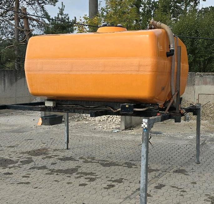 Dücker 5m3 Wassertank Wasserfass für Unimog UGE UGN 405 U300 400 500 427 430 LKW Boschung wassertank Laugentank Bewässerung 5000liter - Kontejner cisternë: foto 4 Dücker 5m3 Wassertank Wasserfass für Unimog UGE UGN 405 U300 400 500 427 430 LKW Boschung wassertank Laugentank Bewässerung 5000liter - Kontejner cisternë: foto 4