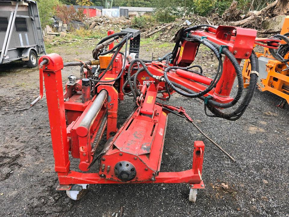 Dücker RSM 13 Randstreifenmäher Böschungsmäher Böschungsmulcher Bankettmäher für Unimog 405 UGE UGN - Trince me spostim anësor: foto 4 Dücker RSM 13 Randstreifenmäher Böschungsmäher Böschungsmulcher Bankettmäher für Unimog 405 UGE UGN - Trince me spostim anësor: foto 4