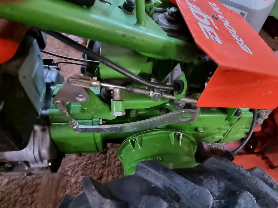 Motormäher Agria 5500 KL Grizzly Böschungsmulcher Hangmäher Reform Aebi Rasenmäher Mähausleger Böschungsmulcher Seitenmulcher Mulchgerät - Korrëse bari i kopshtit: foto 5 Motormäher Agria 5500 KL Grizzly Böschungsmulcher Hangmäher Reform Aebi Rasenmäher Mähausleger Böschungsmulcher Seitenmulcher Mulchgerät - Korrëse bari i kopshtit: foto 5