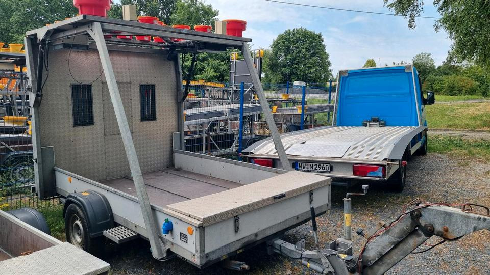 Trebbiner Absperrtafel VZ616 LED Funkwarnmeldeanlage Absperrtafel Sperrwand Verkehrsleittafel Verkehrsleitanhänger Verkehrssicherungsanhänger Leitanhänger Leittafel Verkehrssicherung Nissen Horizont - Rimorkio: foto 2 Trebbiner Absperrtafel VZ616 LED Funkwarnmeldeanlage Absperrtafel Sperrwand Verkehrsleittafel Verkehrsleitanhänger Verkehrssicherungsanhänger Leitanhänger Leittafel Verkehrssicherung Nissen Horizont - Rimorkio: foto 2