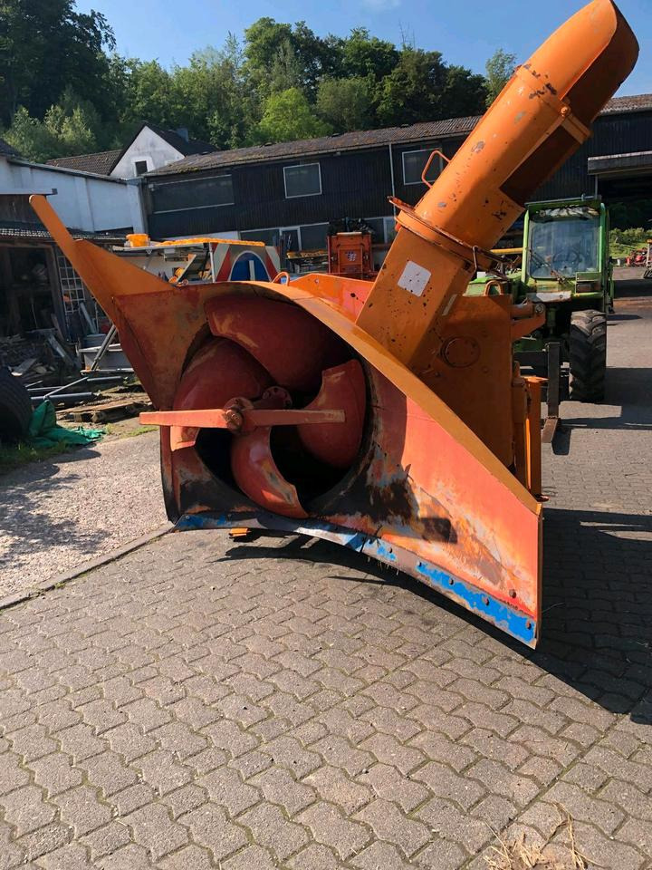 Schneeschleuder Beilhack HS 135 S Schneefräse Anbau- Schneeschleuder für Unimog 405 U300 U 400 500 405 423 430 530 318 527 427 327 - Fryrës bore: foto 1 Schneeschleuder Beilhack HS 135 S Schneefräse Anbau- Schneeschleuder für Unimog 405 U300 U 400 500 405 423 430 530 318 527 427 327 - Fryrës bore: foto 1