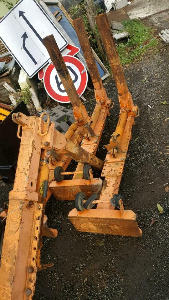 Stützen für Salzstreuer Schmidt Küpper Weisser Epoke Unimog Fendt - Telajo/ Shasia për Shpërndarës rëre/ Kripe: foto 1 Stützen für Salzstreuer Schmidt Küpper Weisser Epoke Unimog Fendt - Telajo/ Shasia për Shpërndarës rëre/ Kripe: foto 1