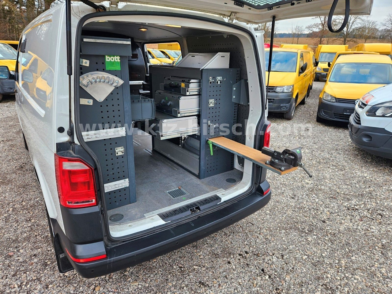 Volkswagen T6 Automatik/ DSG Sortimo Stdhzg Behindertenger. - Furgon pasagjerësh: foto 1 Volkswagen T6 Automatik/ DSG Sortimo Stdhzg Behindertenger. - Furgon pasagjerësh: foto 1
