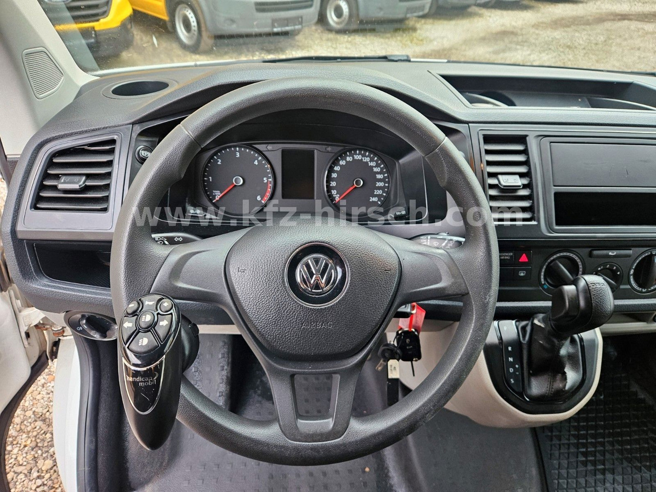 Volkswagen T6 Automatik/ DSG Sortimo Stdhzg Behindertenger. - Furgon pasagjerësh: foto 3 Volkswagen T6 Automatik/ DSG Sortimo Stdhzg Behindertenger. - Furgon pasagjerësh: foto 3