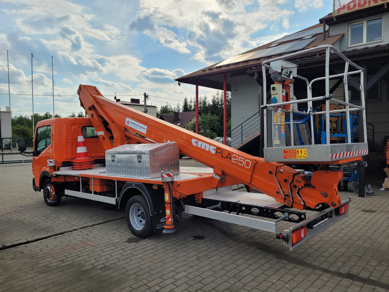 Renault Maxity podnośnik koszowy 25 m CMC PLA250 bucket truck boom lift - Platformë ajrore e montuar në kamion: foto 5 Renault Maxity podnośnik koszowy 25 m CMC PLA250 bucket truck boom lift - Platformë ajrore e montuar në kamion: foto 5