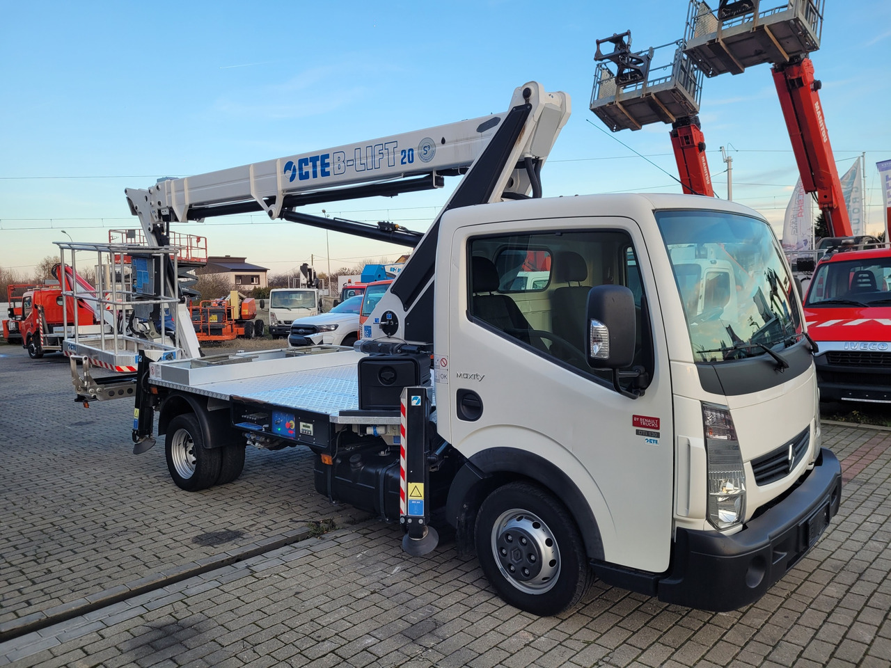 Renault Renault Maxity podnośnik koszowy zwyżka 20 m CTE B-lift 20 JHV - Platformë ajrore e montuar në kamion: foto 3 Renault Renault Maxity podnośnik koszowy zwyżka 20 m CTE B-lift 20 JHV - Platformë ajrore e montuar në kamion: foto 3