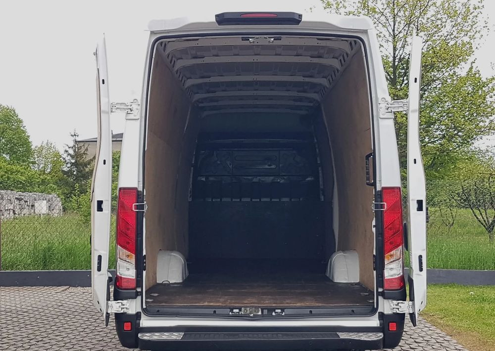 Iveco DAILY 35S15 3,0 MAXI DŁUGI WYSOKI KLIMATRONIK TEMPOMAT BLASZAK VAN - Furgon: foto 5 Iveco DAILY 35S15 3,0 MAXI DŁUGI WYSOKI KLIMATRONIK TEMPOMAT BLASZAK VAN - Furgon: foto 5
