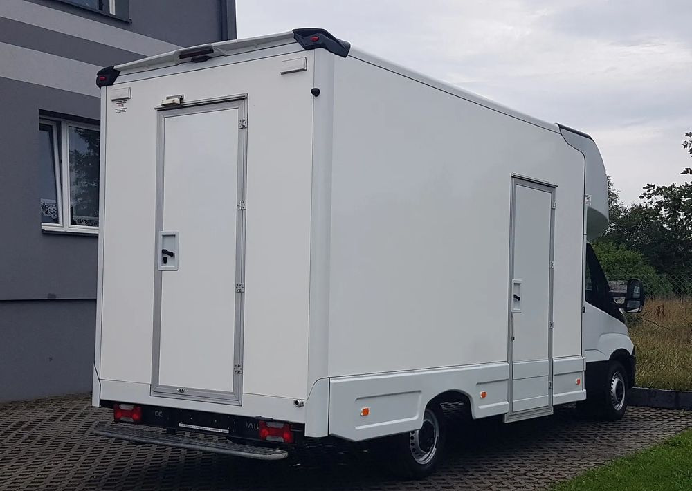 Iveco DAILY KONTENER NISKOPODŁOGOWY 4,31x2,24x2,42 FOODTRUCK SKLEP KAMPER KLIMA BAR KONIOWÓZ - Kamioncine me kontinier: foto 4 Iveco DAILY KONTENER NISKOPODŁOGOWY 4,31x2,24x2,42 FOODTRUCK SKLEP KAMPER KLIMA BAR KONIOWÓZ - Kamioncine me kontinier: foto 4
