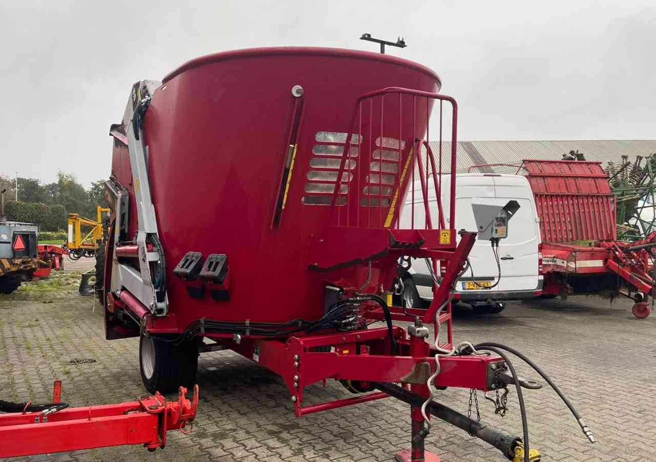 BVL V-Mix 12 LS Voermengwagen Voermachines - Vagon për përzierjen e foragjereve: foto 2 BVL V-Mix 12 LS Voermengwagen Voermachines - Vagon për përzierjen e foragjereve: foto 2