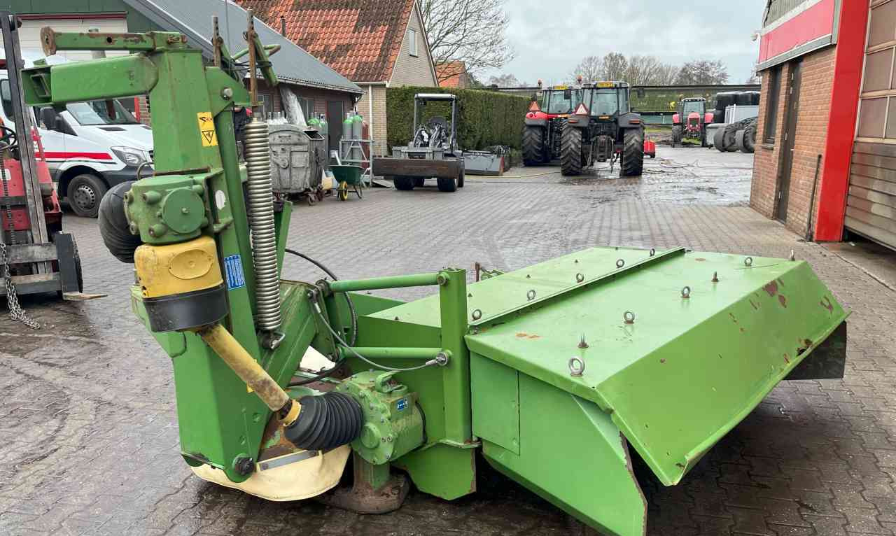 Krone Easycut 280 CV achtermaaier schijvenmaaier kneuzer weidebouwmachines - Korrëse bari: foto 3 Krone Easycut 280 CV achtermaaier schijvenmaaier kneuzer weidebouwmachines - Korrëse bari: foto 3