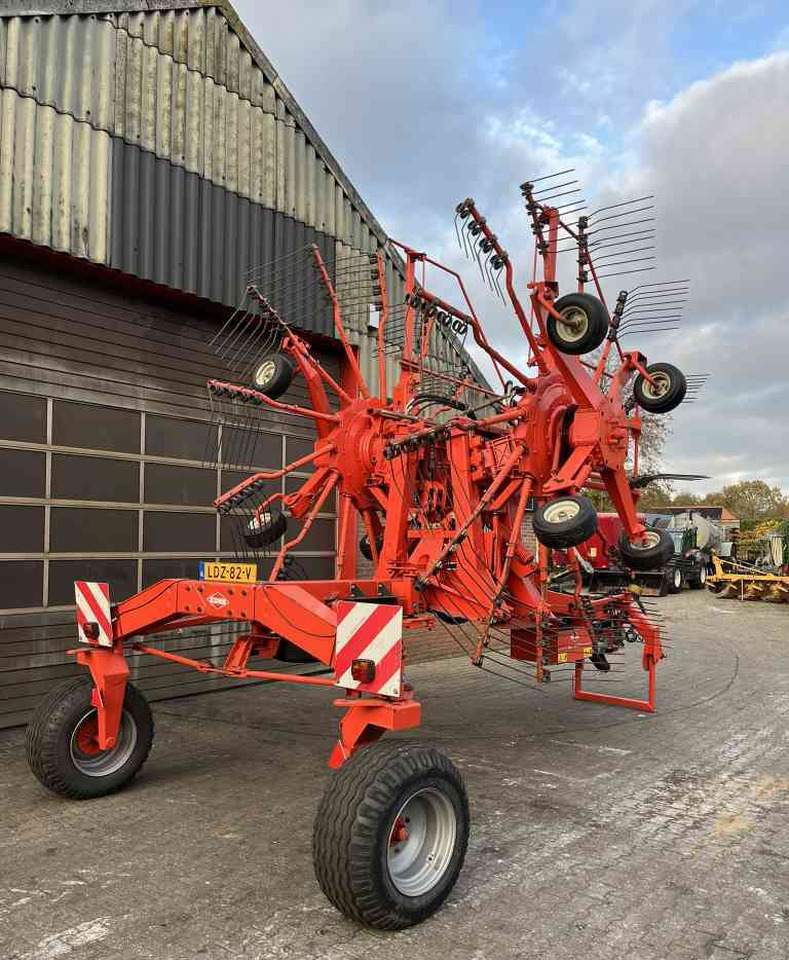 Kuhn GA 8521 zwadhark zwiller rugger rake weidebouwmachines - Barkthyese/ Shkundës bari: foto 4 Kuhn GA 8521 zwadhark zwiller rugger rake weidebouwmachines - Barkthyese/ Shkundës bari: foto 4