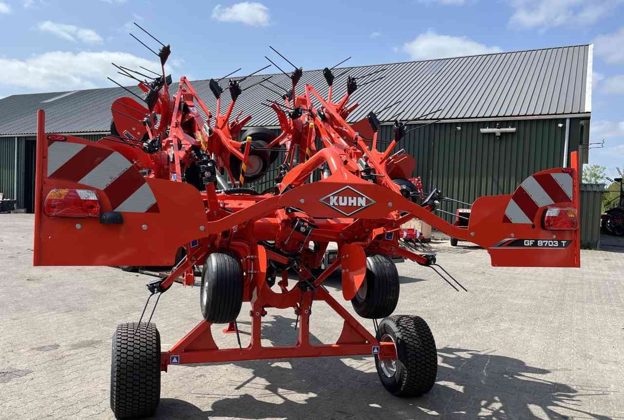 Kuhn GF8703T Schudder Tedder Kreiselheuer weidebouwmachines - Barkthyese/ Shkundës bari: foto 4 Kuhn GF8703T Schudder Tedder Kreiselheuer weidebouwmachines - Barkthyese/ Shkundës bari: foto 4