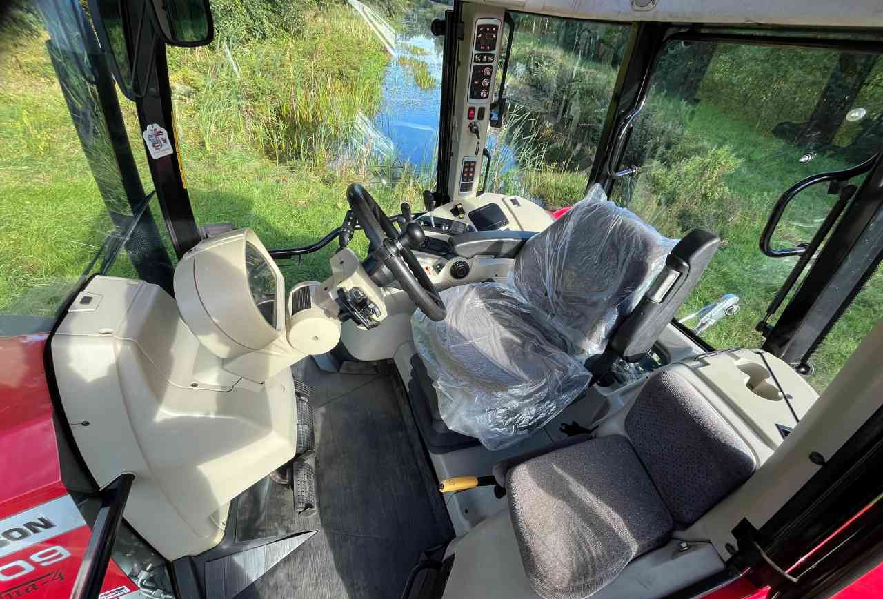 Massey Ferguson 5609 Dyna-4 Essential - Traktor: foto 5 Massey Ferguson 5609 Dyna-4 Essential - Traktor: foto 5