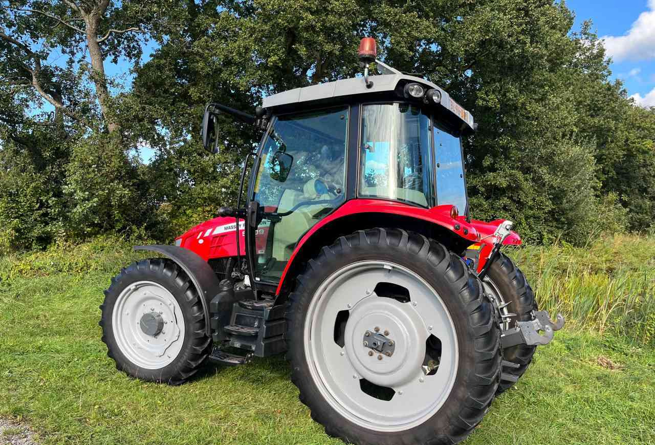 Massey Ferguson 5609 Dyna-4 Essential - Traktor: foto 3 Massey Ferguson 5609 Dyna-4 Essential - Traktor: foto 3