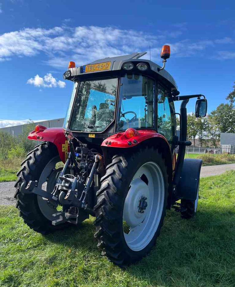 Massey Ferguson 5609 Dyna-4 Essential - Traktor: foto 4 Massey Ferguson 5609 Dyna-4 Essential - Traktor: foto 4