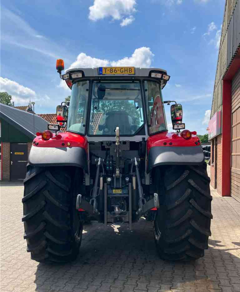 Massey Ferguson 5S.125 Dyna-4 Essential tractoren. - Traktor: foto 5 Massey Ferguson 5S.125 Dyna-4 Essential tractoren. - Traktor: foto 5