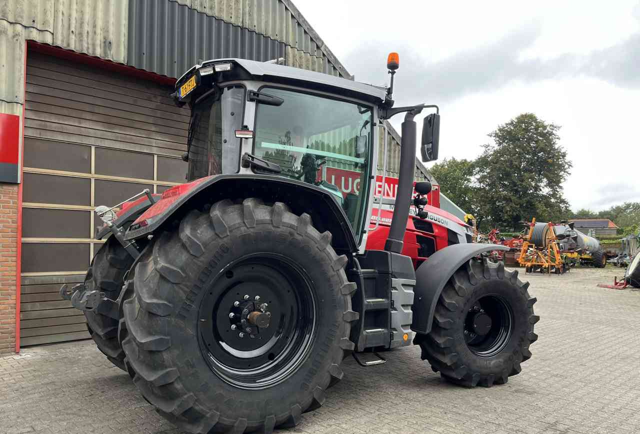 Massey Ferguson 8S.225 Dyna-VT Exclusive Tractoren - Traktor: foto 3 Massey Ferguson 8S.225 Dyna-VT Exclusive Tractoren - Traktor: foto 3