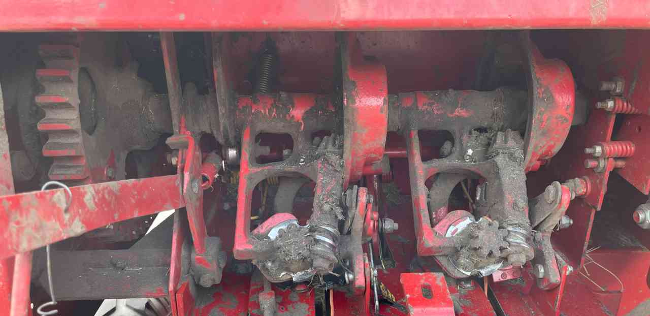 New Holland 570 Balepers pers pakkenperk weidebouwmachines - Dengmbledhëse katrore: foto 5 New Holland 570 Balepers pers pakkenperk weidebouwmachines - Dengmbledhëse katrore: foto 5