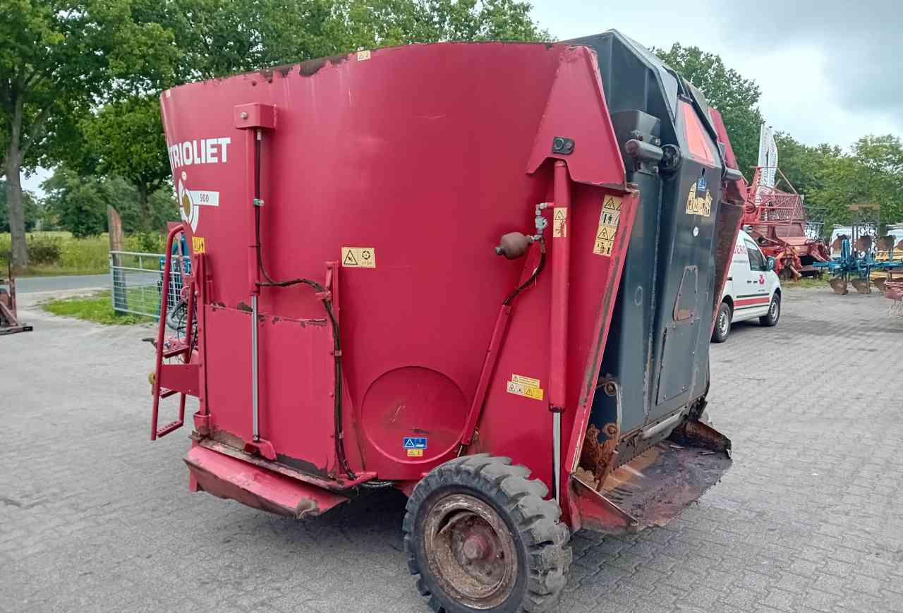 Trioliet Gigant 900 voermengwagen - Vagon për përzierjen e foragjereve: foto 2 Trioliet Gigant 900 voermengwagen - Vagon për përzierjen e foragjereve: foto 2