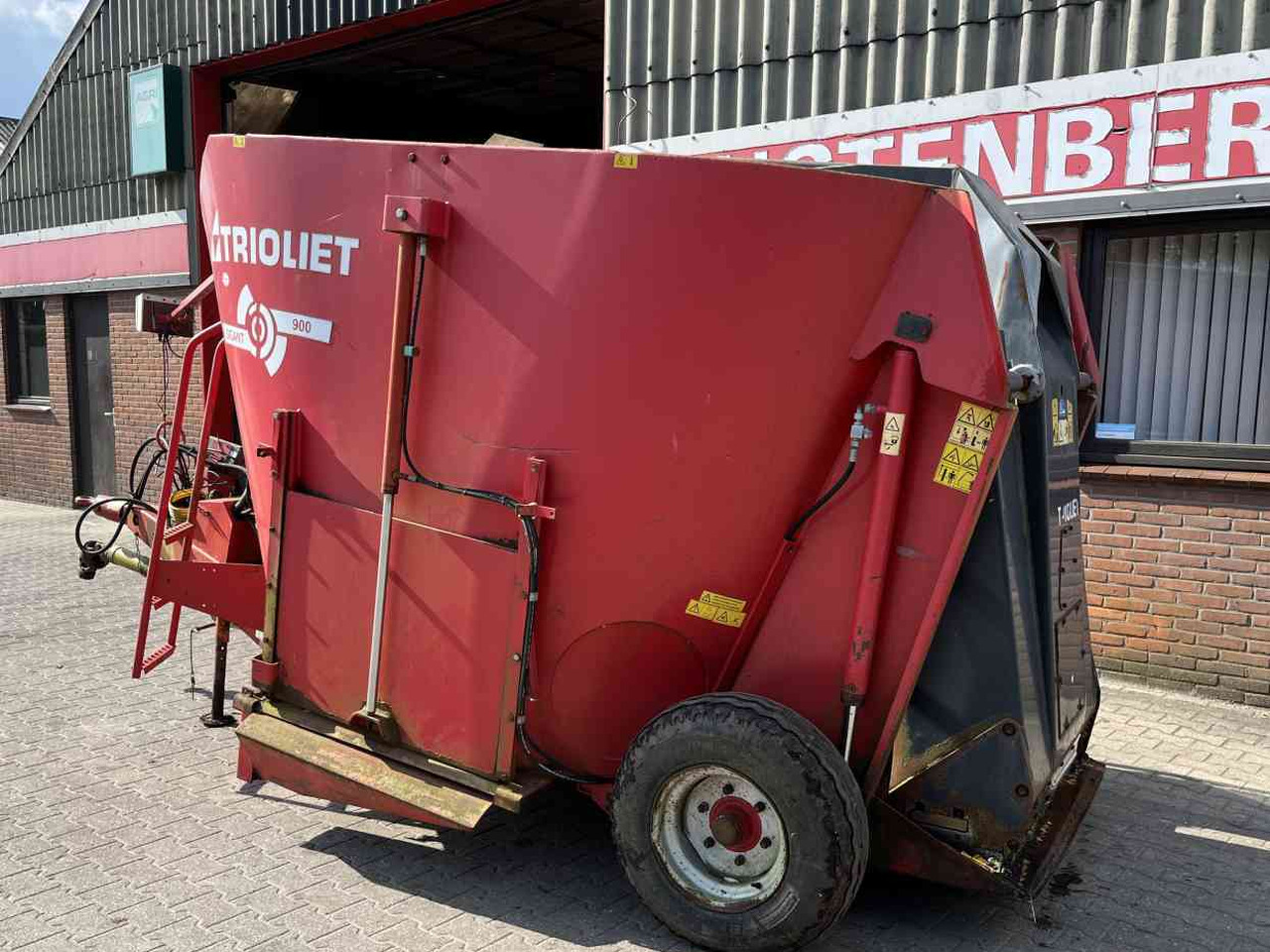 Trioliet Gigant 900 voermengwagen zelfladend Voermachines - Vagon për përzierjen e foragjereve: foto 2 Trioliet Gigant 900 voermengwagen zelfladend Voermachines - Vagon për përzierjen e foragjereve: foto 2