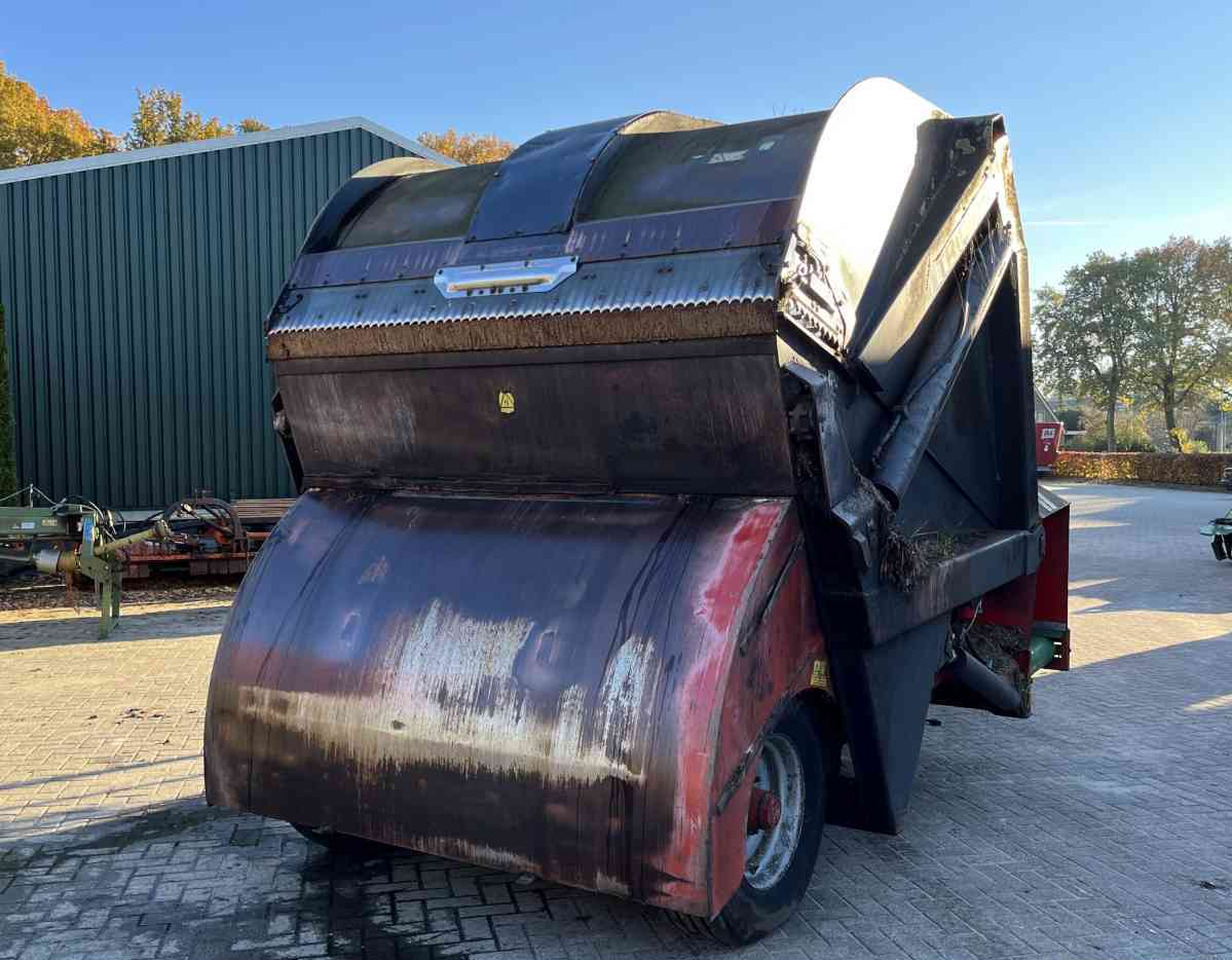 Trioliet Triomix 1200 zelfladende voermengwagen voermachines - Vagon për përzierjen e foragjereve: foto 3 Trioliet Triomix 1200 zelfladende voermengwagen voermachines - Vagon për përzierjen e foragjereve: foto 3