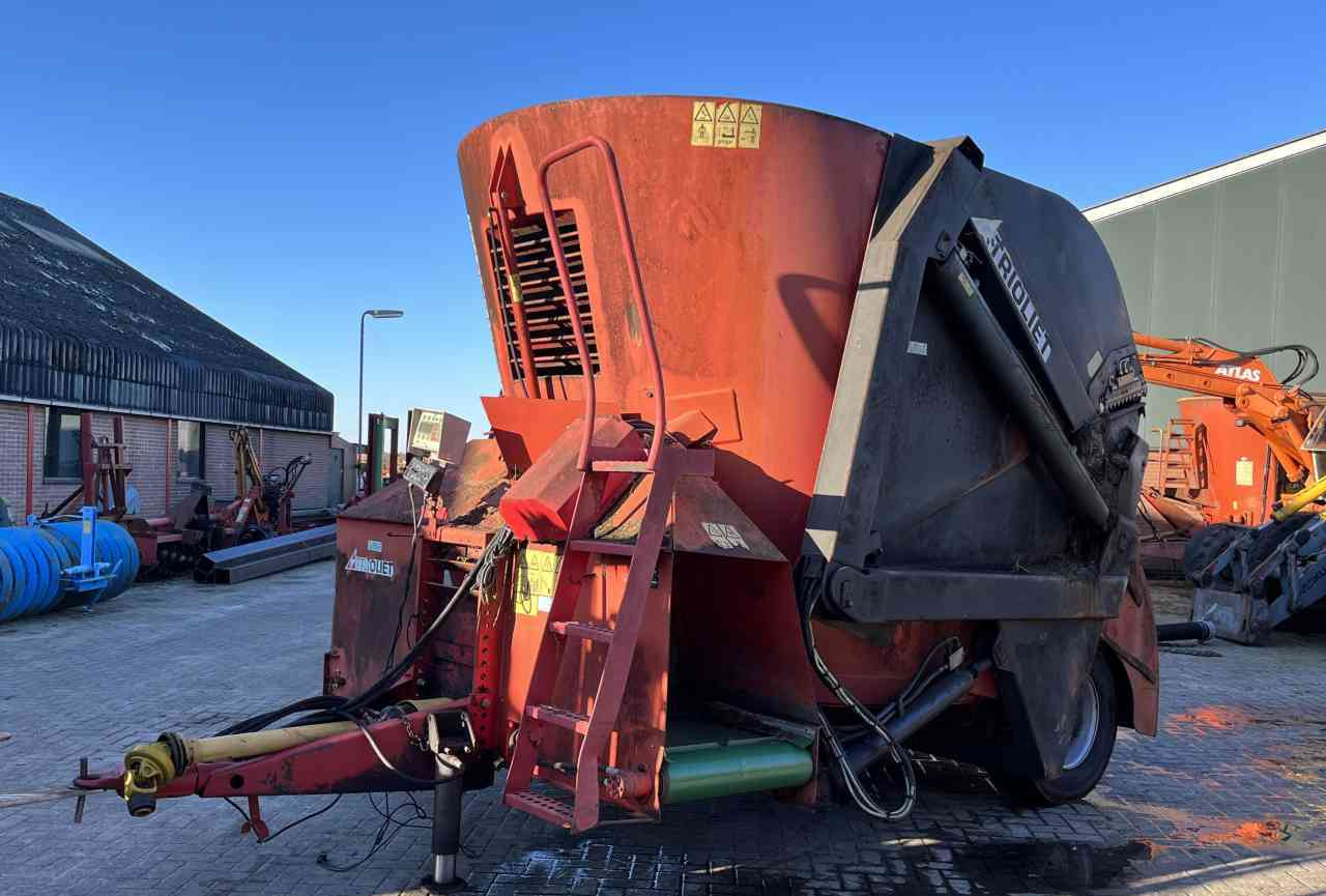 Trioliet Triomix 1200 zelfladende voermengwagen voermachines - Vagon për përzierjen e foragjereve: foto 5 Trioliet Triomix 1200 zelfladende voermengwagen voermachines - Vagon për përzierjen e foragjereve: foto 5