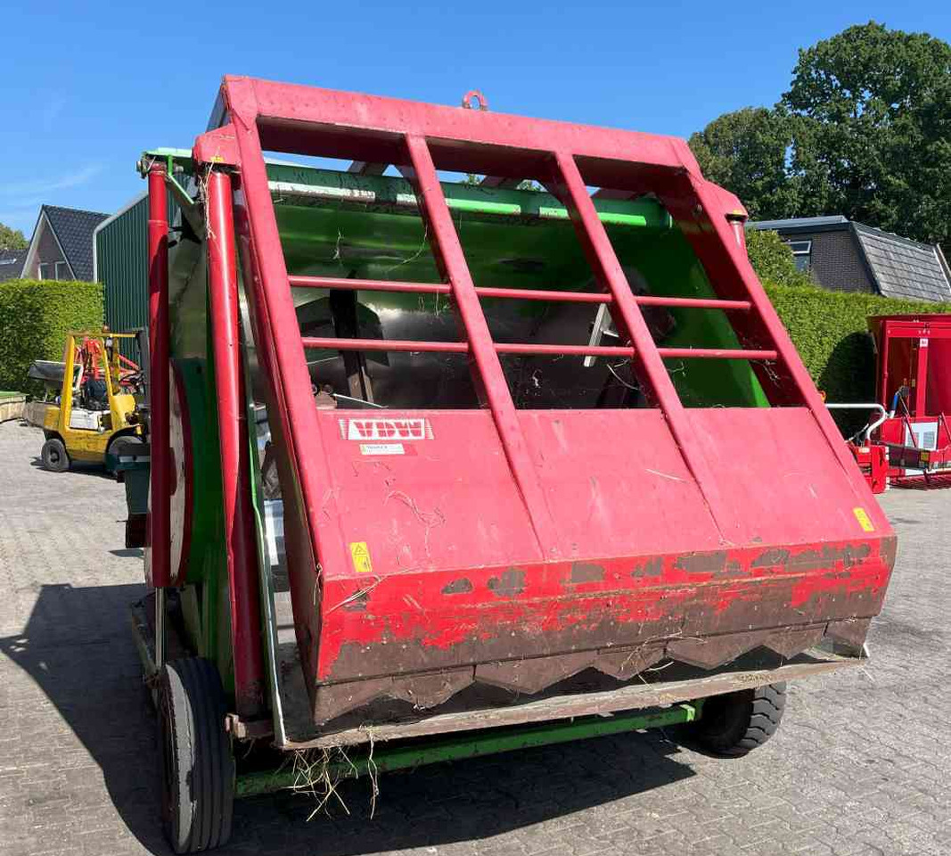 VDW UMD 5 Voermengwagen, peddelmenger, voerwagen, voermachines - Vagon për përzierjen e foragjereve: foto 5 VDW UMD 5 Voermengwagen, peddelmenger, voerwagen, voermachines - Vagon për përzierjen e foragjereve: foto 5