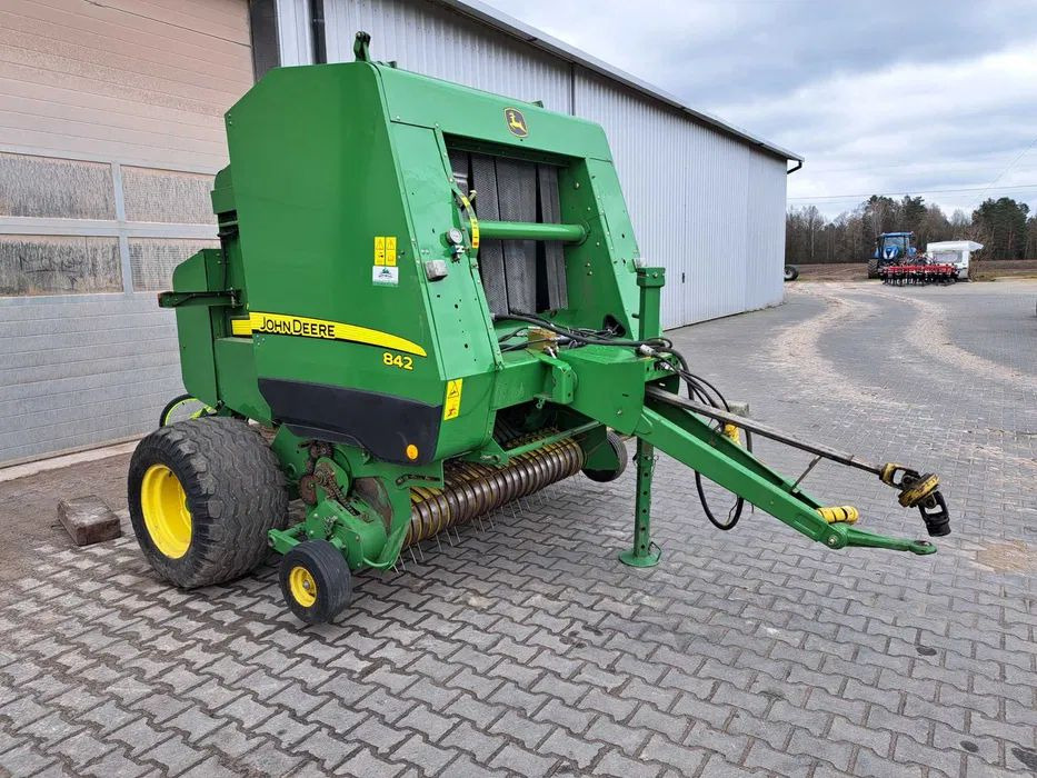 John Deere 842 - Dengmbledhëse e rrumbullakët: foto 4 John Deere 842 - Dengmbledhëse e rrumbullakët: foto 4