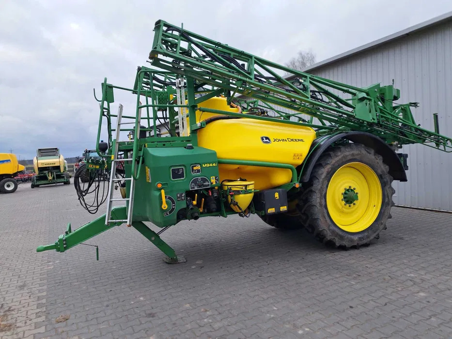John Deere M944I - Spërkatës me rimorkio: foto 1 John Deere M944I - Spërkatës me rimorkio: foto 1