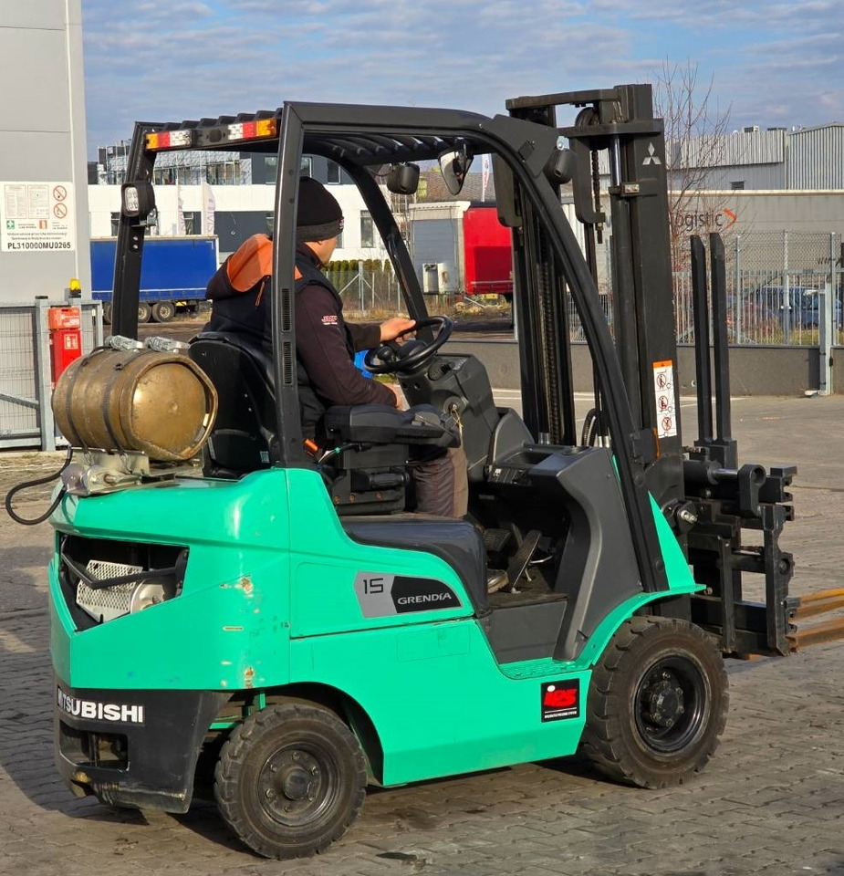 Pirun më gaz Mitsubishi FG 15 NT: foto 10