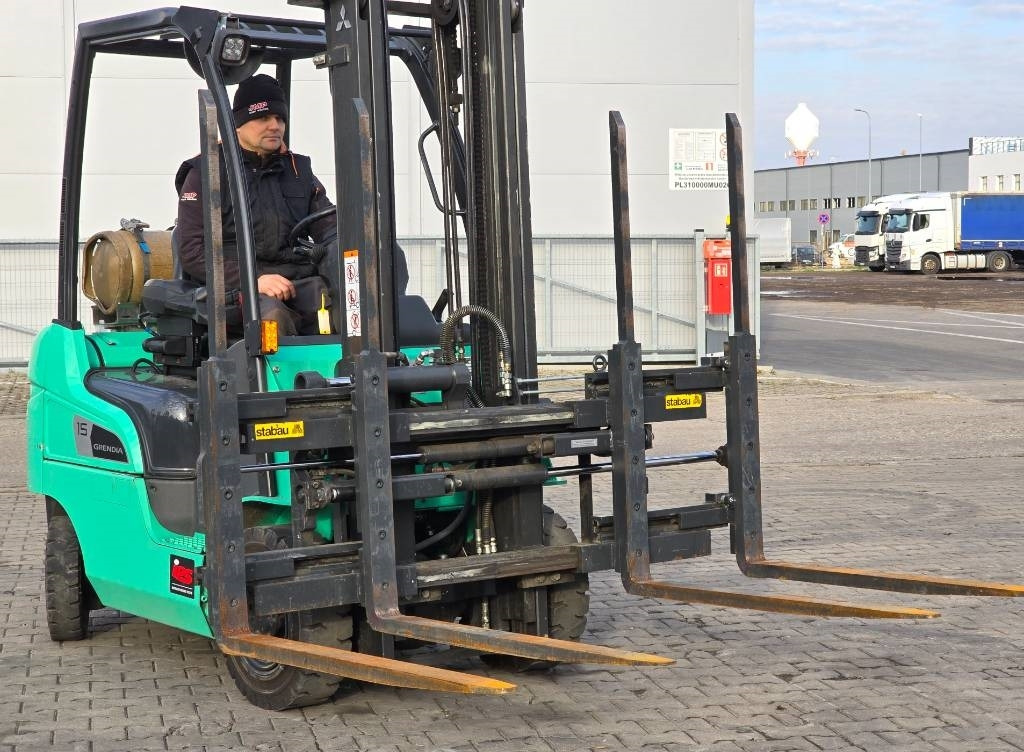 Pirun më gaz Mitsubishi FG 15 NT: foto 12