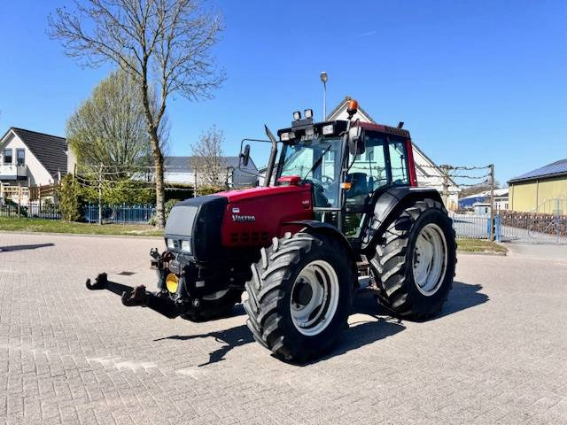 Valtra 6400, Luchtremmen, Fronthef, Frontaftakas - Traktor: foto 3 Valtra 6400, Luchtremmen, Fronthef, Frontaftakas - Traktor: foto 3
