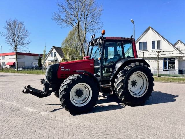 Valtra 6400, Luchtremmen, Fronthef, Frontaftakas - Traktor: foto 2 Valtra 6400, Luchtremmen, Fronthef, Frontaftakas - Traktor: foto 2