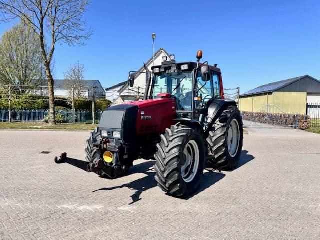 Valtra 6400, Luchtremmen, Fronthef, Frontaftakas - Traktor: foto 4 Valtra 6400, Luchtremmen, Fronthef, Frontaftakas - Traktor: foto 4