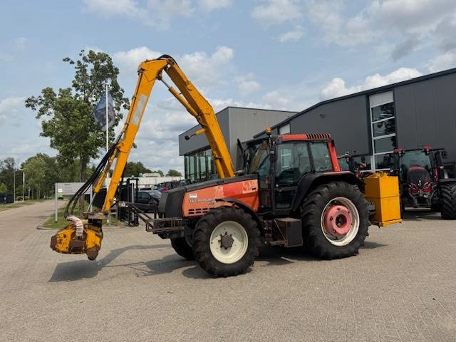 Valtra 8150 hitech met Bos maaiarm met klepelmaaier - Traktor: foto 2 Valtra 8150 hitech met Bos maaiarm met klepelmaaier - Traktor: foto 2