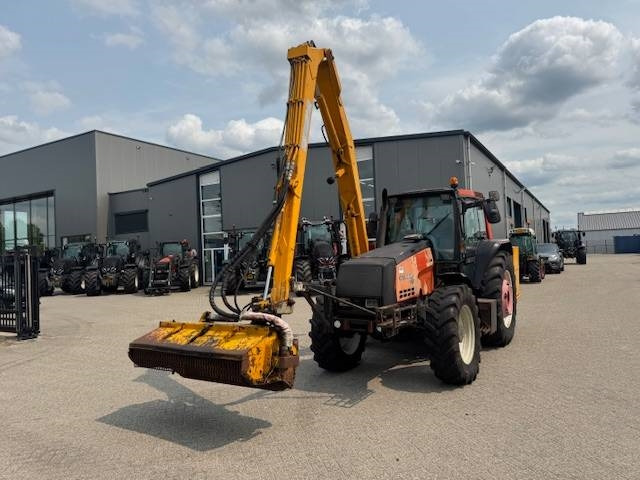 Valtra 8150 hitech met Bos maaiarm met klepelmaaier - Traktor: foto 4 Valtra 8150 hitech met Bos maaiarm met klepelmaaier - Traktor: foto 4